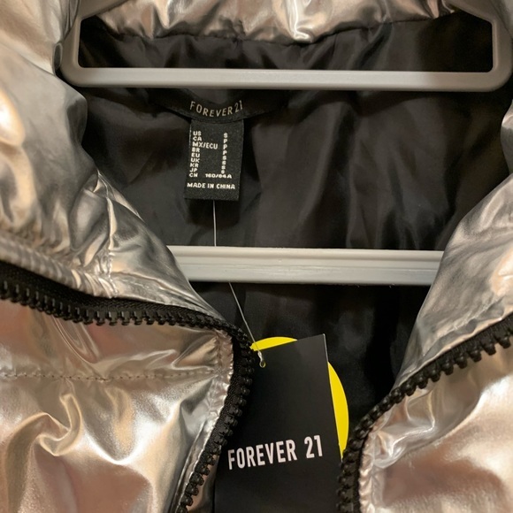 Forever21 Silver Puffer Jacket NWT Size S - Picture 5 of 7